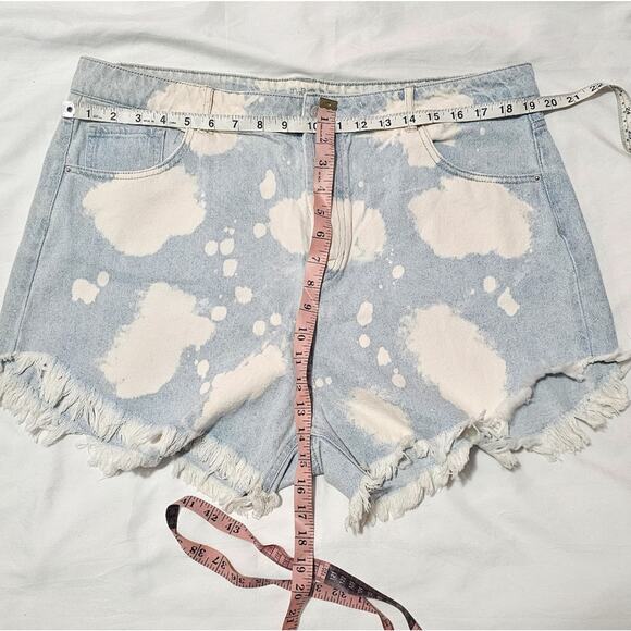 Wild Fable light wash bleach dye high rise cutoff denim shorts size 18 - Picture 5 of 10